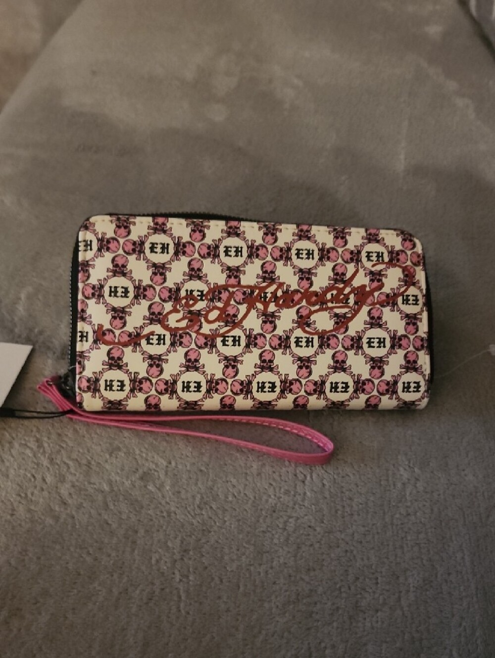 Ed Hardy Pink and White Tattoo-Print Zip Wristlet Wallet - Picture 3 of 3